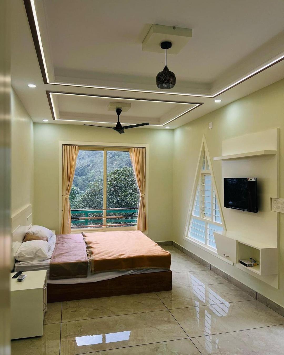 Royal Mount Inn Resorts Paithalmala ภายนอก รูปภาพ